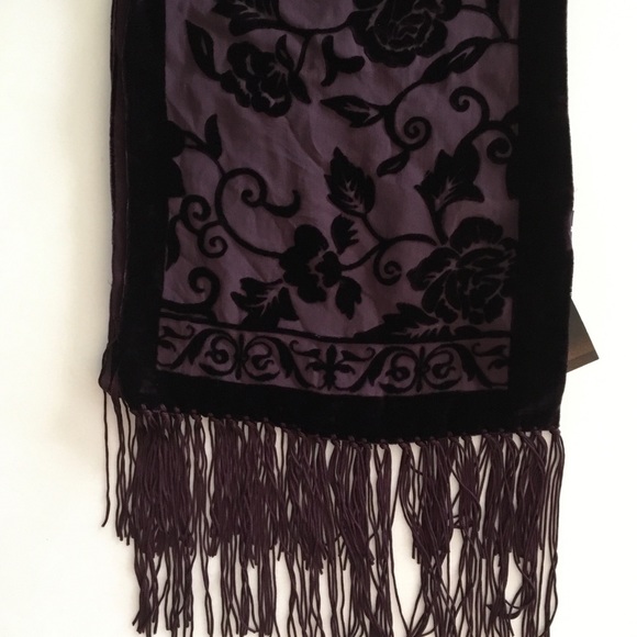 Adrienne vittadini velvet flower fringed scarf - Picture 3 of 5